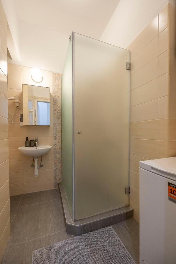 Central Grand Apartment With 5Bedrm 2Bathroom 부다페스트 외부 사진