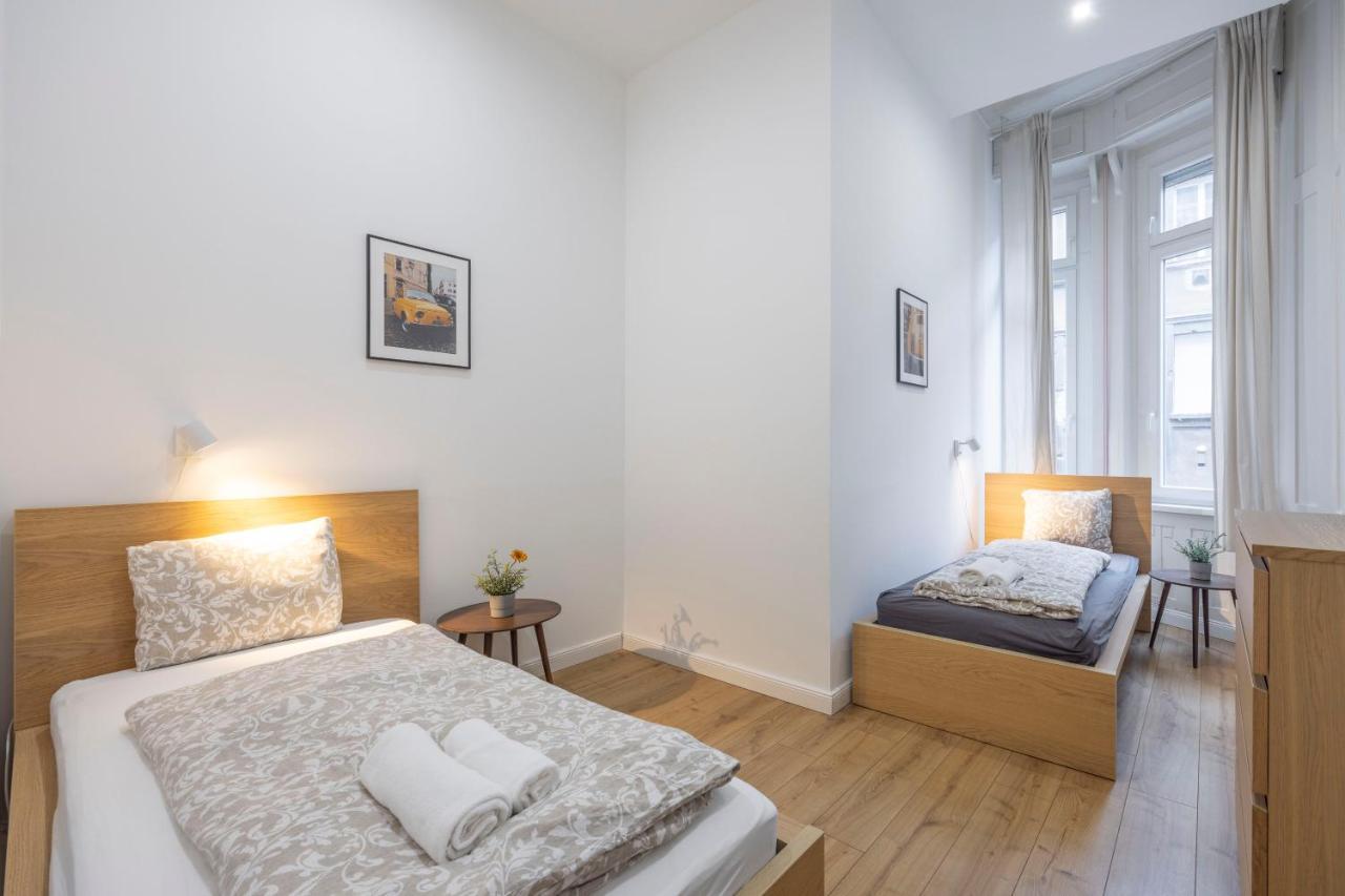 Central Grand Apartment With 5Bedrm 2Bathroom 부다페스트 외부 사진